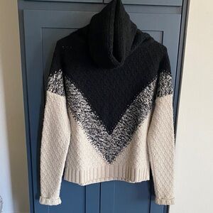Stylish Black and Cream Women's Cashmere  Sweater